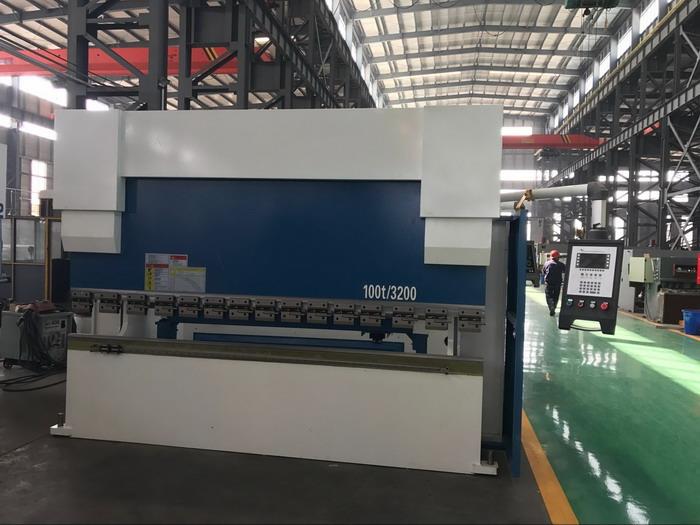 100T3200 4 osna cnc sinhronska stiskalnica za 10ft metal bending.jpg