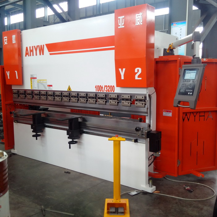 100T3200 CNC PRESSBRAKE YAWEI CHINA.jpg