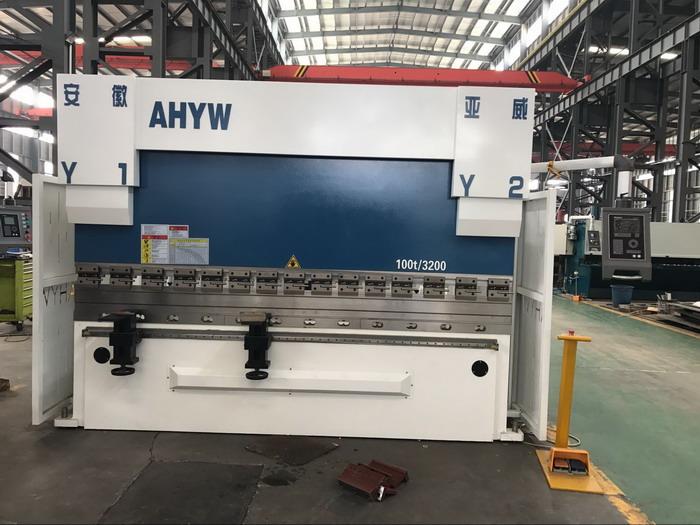 Kitajska Yawei DA52S 4 osi CNC Pressbrakes.jpg