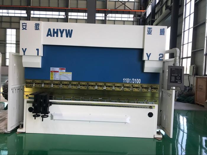 AHYW Yawei 110T3M CNC stiskalna zavora 4 osi